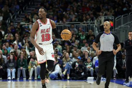 NBA: Irving mit Sieg beim Mavericks-Debüt NBA: Irving mit Sieg beim Mavericks-Debüt