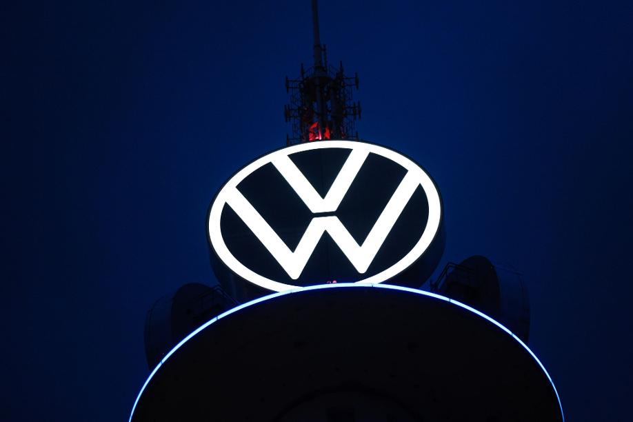 Insgesamt hatte der VW-Konzern Ende Dezember in seinem Kern-Autogeschäft rund 43 Milliarden Euro an flüssigen Mitteln. Das war deutlich mehr als die knapp 26,7 Milliarden Euro vor einem Jahr.