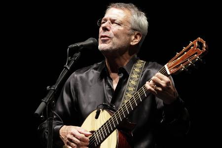 Reinhard Mey fordert Schadensersatz von Band Dorfrocker Reinhard Mey fordert Schadensersatz von Band Dorfrocker