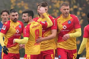 2. Liga: KSC und Rostock feiern Siege im Abstiegskampf