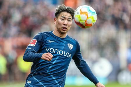 Takuma Asano (ab 68.) - Note: 5,0 - Probierte sich in der zunehmend aussichtslos werdenden Schlussphase im Alleingang an an einigen Torannäherungen. Hatte damit keinen Erfolg. Beendete das Spiel sinnbildlich, ohne einen Pass zum Mitspieler bekommen zu haben. Über weite Strecken zu egoistisch.