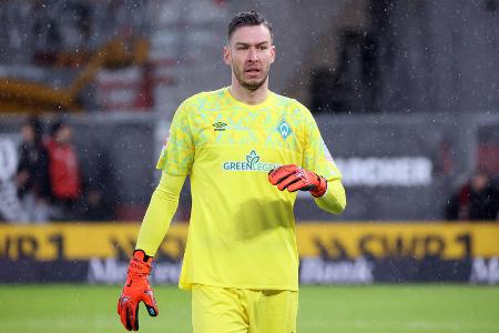 SV Werder Bremen - TOR: Jiri Pavlenka - Note: 2,0 - Von Beginn an auf dem Posten. Seine tollen Paraden in der 10. und 46. Minute toppte der Tscheche durch seine Monster-Taten in der 50. Minute und der Nachspielzeit. War seiner Abwehrkette ein sicherer Rückhalt. Bei beiden Treffern chancenlos.