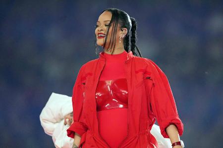 Rihanna mit besonderem 'Stargast' - ... denn die Sängerin ist schwanger. Ihr Management bestätigte die schöne Nachricht umgehend.