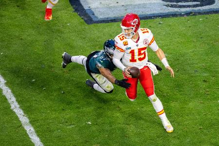 Mahomes und die Chiefs drehen auf - In der zweiten Hälfte drehen Mahomes und die Chiefs mächtig auf. Der Rückstand wird wettgemacht. In der Schlussphase liegt Kansas City erstmals in Führung.
