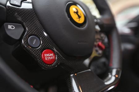Ferrari 458 Speciale, Lenkrad, Bedienelemente