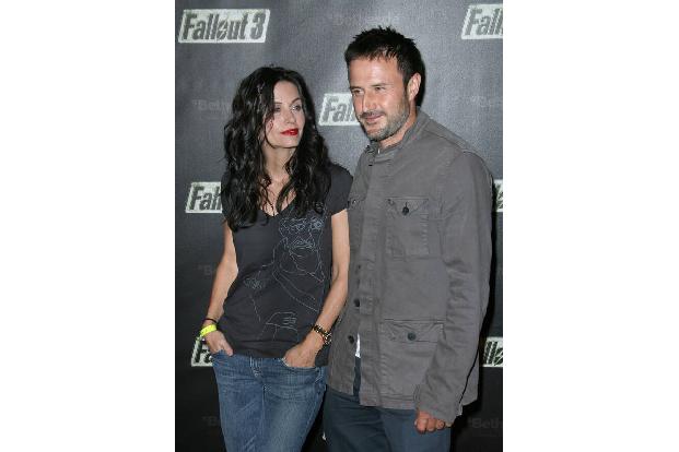 ...Geschenk, das Courteney Cox 2010 ihrem damaligen Ehemann David Arquette machte, denn sie gab ihm ein antikes Karussell-Pferd im Wert von knapp 40.000 Euro. 'Friends' hat's bezahlt. Genauso wie die Scheidung
