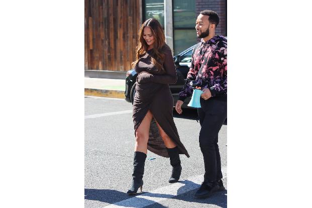 Originell ist die Geste, mit der John Legend seine Frau Chrissy Teigen überraschte. Er lud seine Liebste in seinen Privatjet ein. Die durfte sich dann spontan aussuchen, wo sie hinfliegen wollte. Kein Wunder, dass die Ehe bis heute hält.