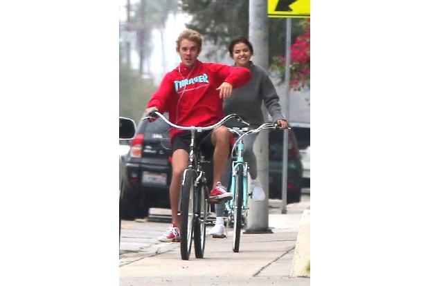 Justin Bieber verschwendete offenbar keinen Gedanken an die armen Männer, die nach ihm ins Blumengeschäft kamen. Als er 2014 seine damalige Freundin Selena Gomez zum Valentinstag überraschen wollte, k ...