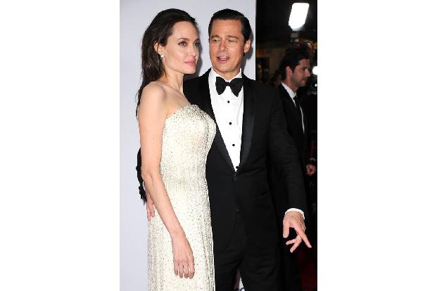 Angelina Jolie und Brad Pitt waren lange Zeit das Traumpaar. 2010 ließ sich Angelina etwas Besonderes einfallen und importierte eine Reihe Olivenbäume aus dem Süden Frankreichs. Die sollen Frieden sym ...