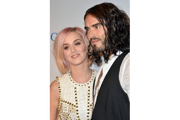 Während der kurzen Ehe von Katy Perry und Russell Brand schenkte die Musikerin ihrem Mann einen eigens für ihn angefertigten, lilafarbenen (!) Bentley im Wert von einer Viertelmillion Euro.