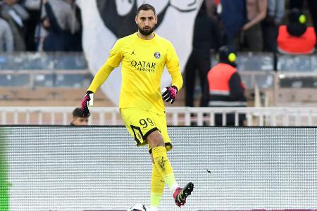 PSG - TOR: Gianluigi Donnarumma - Note: 2,5 - Leistete sich beim Gegentreffer aber einen schweren Bock, da er den zentralen Abschluss von Coman durchrutschen ließ (53.). Hielt seine Mannschaft aber in Folge mit tollen Taten gegen Choupo-Moting (62., 63.) und Pavard (64.) im Spiel. Machte den Fehler so mehr als wett.
