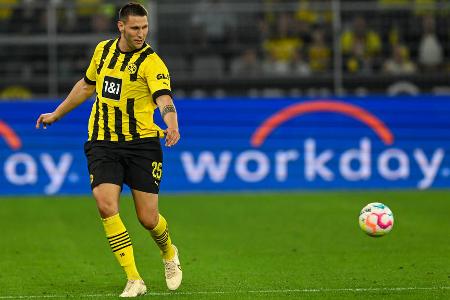Niklas Süle - Note: 2,5 - Klärte eine Havertz-Flanke per Hacke zur Ecke - sah lässig aus, zeugte aber von großem Selbstvertrauen. Wirkte auch sonst in den meisten Szenen souverän. Hätte den Ball aber hier und da auch konsequenter aus der Gefahrenzone hauen können.