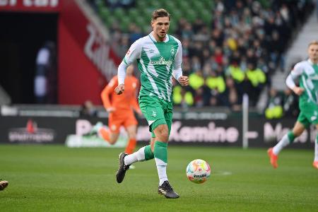 Niklas Stark - Note: 3,0 - Organisierte seine Dreierkette lange Zeit souverän und hatte Moukoko und Haller gut im Griff. Sah beim Tor von Bynoe-Gittens nicht gut aus, als er Schlotterbeck nicht eng genug attackierte und im Strafraum einen Doppelpass zuließ. Beim 0:2 lief ihm Brandt im Rücken weg.