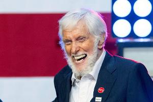 "Masked Singer": 97-jähriger Dick Van Dyke begeistert bei US-Ausgabe