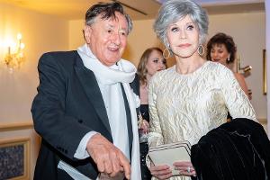 Wiener Opernball: Jane Fonda im champagnerfarbenen Leihkleid