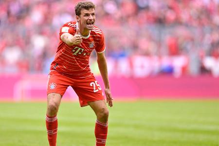 ANGRIFF: Thomas Müller (bis 15.) - ohne Bewertung - Fiel nach der Roten Karte der taktischen Umstellung zum Opfer. War bis dahin noch nicht nennenswert im Spiel drin.
