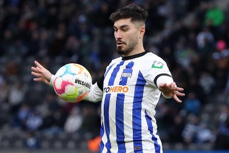 Suat Serdar (bis 68.) - Note 5,0 - Im Vergleich zu Tousart im zentralen Mittelfeld mit deutlich weniger Spielanteilen, besonders im Rückwärtsgang nicht so engagiert. Im Spiel nach vorne wartete er freistehend meist vergeblich auf Anspiele. Mit dem Ball am Fuß aber auch ohne Ideen.