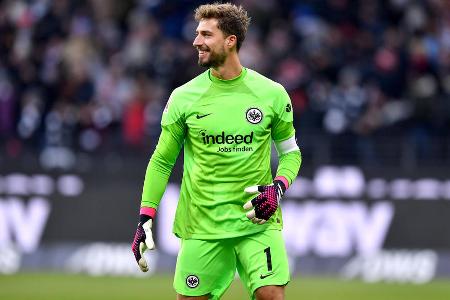 TOR: Kevin Trapp - Note: 1,5 - Wuchs über sich hinaus, doch seine Gala-Leistung reichte nicht. Wehrte die wuchtigen Schüsse von Kvaratskhelia (19.) und Lozano (55.) sicher ab. Hielt die Frankfurter beim Elfmeter (35.) und später erneut gegen Kvaratskhelia (56.) mit herausragenden Taten im Spiel. Bei beiden Gegentreffer komplett chancenlos.