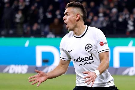 Rafael Borré (ab 69.) - Note: 4,0 - Fand in der heißen Zone nur noch selten Bindung zum Spiel. Machte viele Wege vergeblich. Seine Einwechselung belebte das Spiel nicht spürbar.