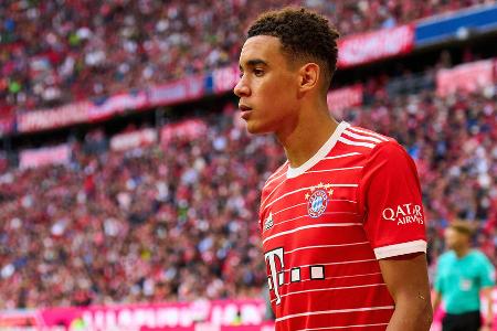 Jamal Musiala (ab 46.) - Note: 3,0 - Verlieh dem Geschehen schon mit seinen ersten Ballkontakten einen neuen Flow. Löste Szenen mit spielerischer Klasse auf und leitete noch etliche Abschlusssituationen ein. Es gingen aber nicht alle seine Ideen auf.