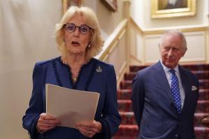 Erster Termin nach Corona-Infektion: Camilla lädt zum Literaturempfang