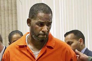 Strafmaß verkündet: R. Kelly zu 20 Jahren Gefängnis verurteilt
