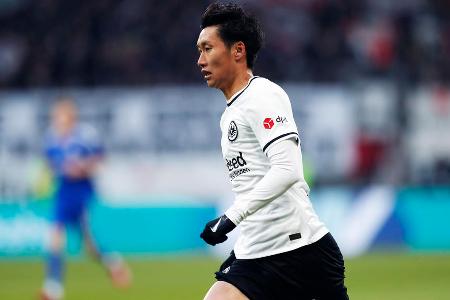 Daichi Kamada - Note: 3,5 - Sorgte von der Achterposition für wichtige Tempowechsel. Tauchte zwischenzeitlich für längere Zeit ab. Fand erst in der letzten Viertelstunde den nötigen Mut in Richtung Tor. Führte dann das letzte Aufbäumen der Eintracht an. Agierte gegen den Ball nicht durchgängig mit der nötigen taktischen Disziplin.