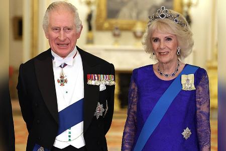 Charles und Camilla überraschen 100-jährige Briten mit diesem Porträt Charles und Camilla überraschen 100-jährige Briten mit diesem Porträt