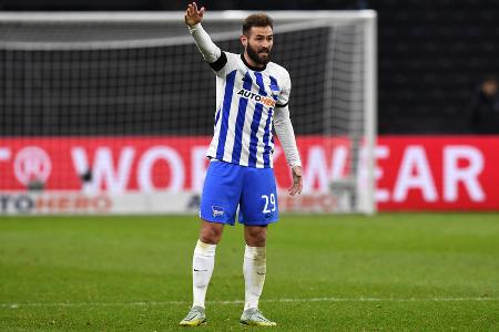 Lucas Tousart - Note 2,5 - Nicht die Angreifer, sondern der zentrale Mittelfeldspieler strahlte die größte Torgefahr aus. Kurz nach der Pause schweißte der Franzose den Ball unhaltbar zum Anschluss unter die Latte (46.). Im Spiel gegen den Ball lange gefestigt, in der Schlussphase gingen die Kräfte verloren.