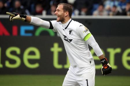 TSG Hoffenheim - TOR: Oliver Baumann - Note 1,0 - Nach einer ruhigen ersten halben Stunde praktisch unter Dauerbeschuss. Rettete zwei Mal überragend gegen Haller (33./34.), ging bei Cans Fernschuss mit beiden Fäusten auf Nummer sicher (41.). Stand dann auch Guerreiro mit zwei super Reflexen im Weg (65./87). Auch Brandt und Bellingham kamen nicht am Kapitän vorbei (76.). Trotz des Gegentreffers ist die Top-Note verdient.