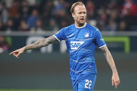 Kevin Vogt - Note 3,5 - Stand zunächst sehr stabil und dirigierte die Dreierkette. Rettete zwei mal in allerhöchster Not im eigenen Strafraum. Mit zunehmender Spieldauer entfachten so viele Feuer in der TSG-Hintermannschaft, dass Vogt bei Weitem nicht überall löschen konnte.