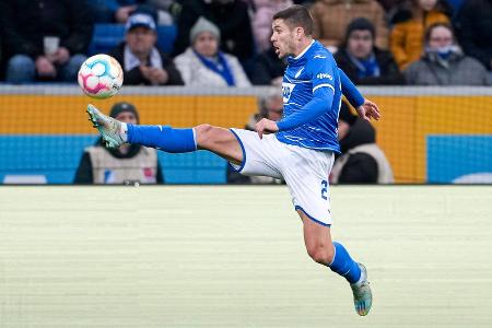 Andrej Kramaric - Note 3,0 - Zuletzt angeschlagen nur als Joker im Einsatz, gegen den BVB wieder fit. Verzweifelte bei seinen insgesamt vier Abschlüssen, drei davon landeten leicht abgefälscht denkbar knapp neben dem Tor (15./49./71.). Kobel parierte seinen Schuss nach einer Freistoßvariante mit dem Fuß (59.)