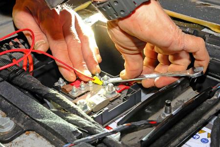 Reisemobil optimieren Neues Kontrollboard einbauen Kabel zur Autobatterie