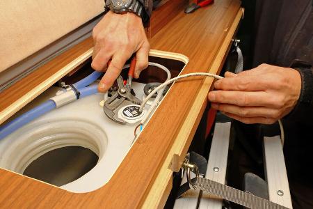 Reisemobil optimieren Neues Kontrollboard einbauen Sonde im Tank