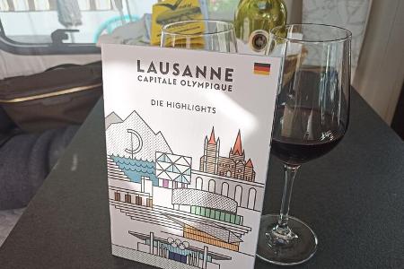 Buch, Wein, Sitzgruppe, Tisch
