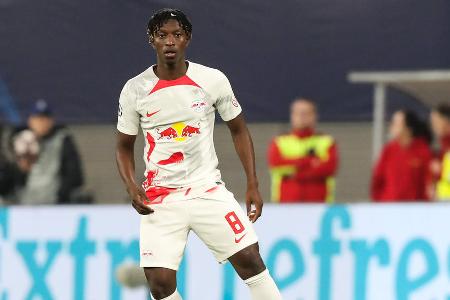 Amadou Haidara (bis 84.) - Note: 5,0 - Stieß gerade bei temporeichen BVB-Angriffen an die Grenzen und verlor dann den Zugriff im Mittelfeld. Musste sich nach einer frühen Gelben Karte zudem zurückhalten. Spielerisch unscheinbar.