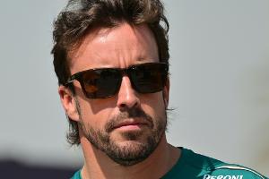 Aston-Martin-Pilot Alonso auch im dritten Training vorn