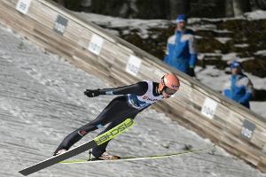 Skispringen: DSV zur Halbzeit auf Rang vier, Slowenien führt