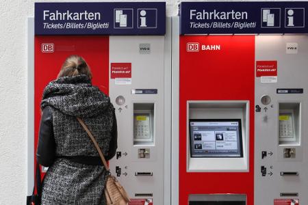 Die Fahrkarten, bitte!