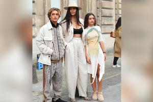 Matthew McConaugheys Frau Camila besucht die Fashion Week - samt Kids