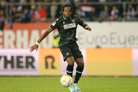 Bright Arrey-Mbi (Abwehr) - Hannover 96 - Nach der Leihe zum 1. FC Köln in der vergangenen Saison gaben die Münchner das Abwehrtalent in dieser Spielzeit nach Hannover ab. Erst in den letzten Spielen vor der Winterpause spielte sich der Innenverteidiger dort fest, im Frühjahr konnte er seinen Stammplatz halten.