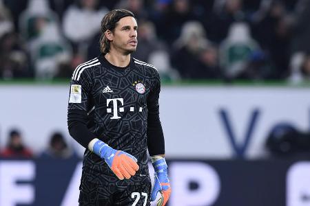 FC Bayern - TOR: Yann Sommer - Note: 3,0 - Für Spiele wie dieses hat der FC Bayern ihn geholt. Verschätzte sich aber einmal kolossal und hätte nach Ballverlust im Dribbling fast einen Gegentreffer verschuldet (38.). Machte auf der Linie aber ein starkes Spiel. Hielt gegen Mbappé (2., 67.) und Messi (26.) sicher. Beim Ramos-Kopfball (65.) sogar mit einer echten Glanztat.