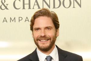 "Kaiser Karl" bei Disney+: Daniel Brühl wird zu Karl Lagerfeld