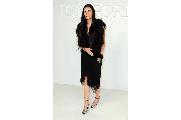 Demi Moore hatte bereits mehrere Entzüge hinter sich, bevor sie 2012 erneut zusammenbrach. In diesem Fall war sie nicht allein: Es waren enge Freund*innen, die ihr wieder auf die Beine halfen und ihr ...