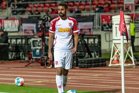 Sarpreet Singh (Mittelfeld) - Jahn Regensburg - Wegen einer Panne bei der Spielermeldung war die Leihgabe noch bis in den Januar ohne Spielberechtigung in Regensburg. Im Jahr 2023 knüpft der inzwischen 24-Jährige aber an die guten Leistungen der Vorsaison an.