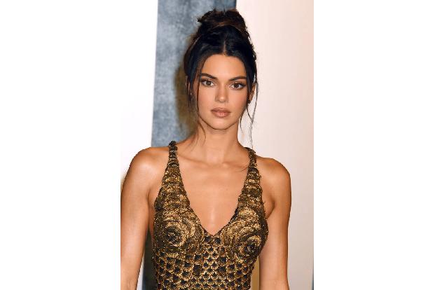 ...und Kendall Jenner, die sich Verstärkung aus der eigenen Familie...