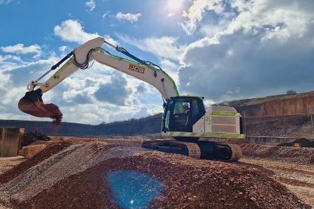 JCB Wasserstoff-Brennsoffzellenbagger 220X