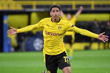 FC Chelsea hat großes Interesse - Dass die Spekulationen zu keinem Zeitpunkt abreißen, liegt auch daran, dass Bellingham von Beginn an zu überzeugen weiß. Satte 46 Pflichtspiele stehen schon in der Debütsaison im BVB-Trikot zu Buche. Konkret sagt 'Eurosport' dem FC Chelsea im November 2020 'großes Interesse' am Mittelfeld-Youngster nach.