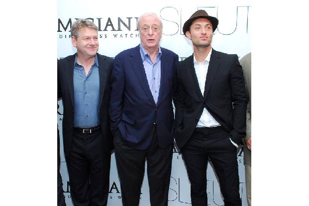 ...sowie die Sechziger-RomCom 'Alfie' - hier sehen wir Michael Caine mit Kenneth Branagh und Jude Law bei der Premiere der Neuverfilmung im Jahr 2004.