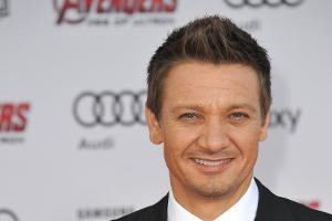 Jeremy Renner in Reha: Neffe Auggie ist sein größter Fan